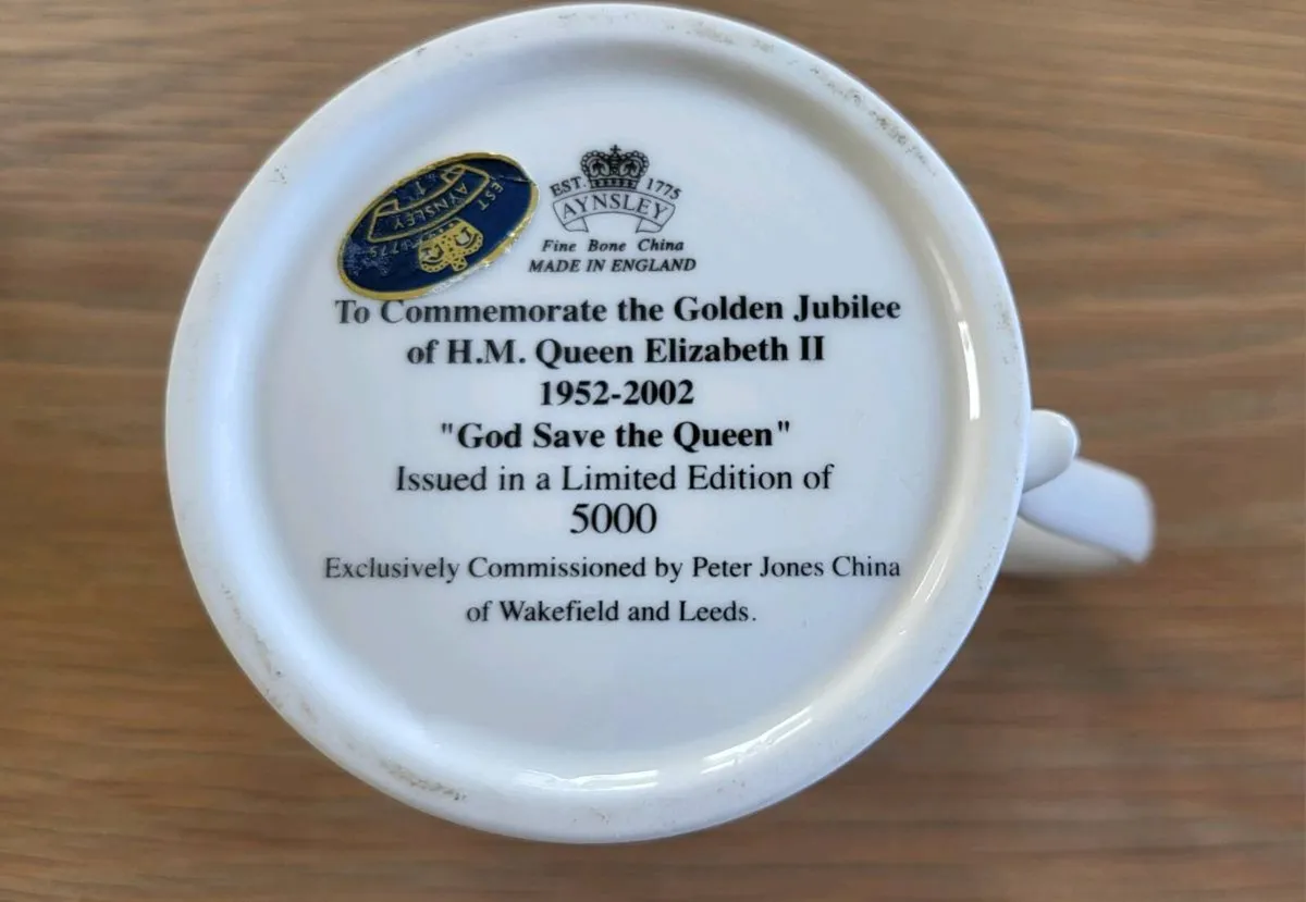 2 Royal souvenir mugs - Image 3