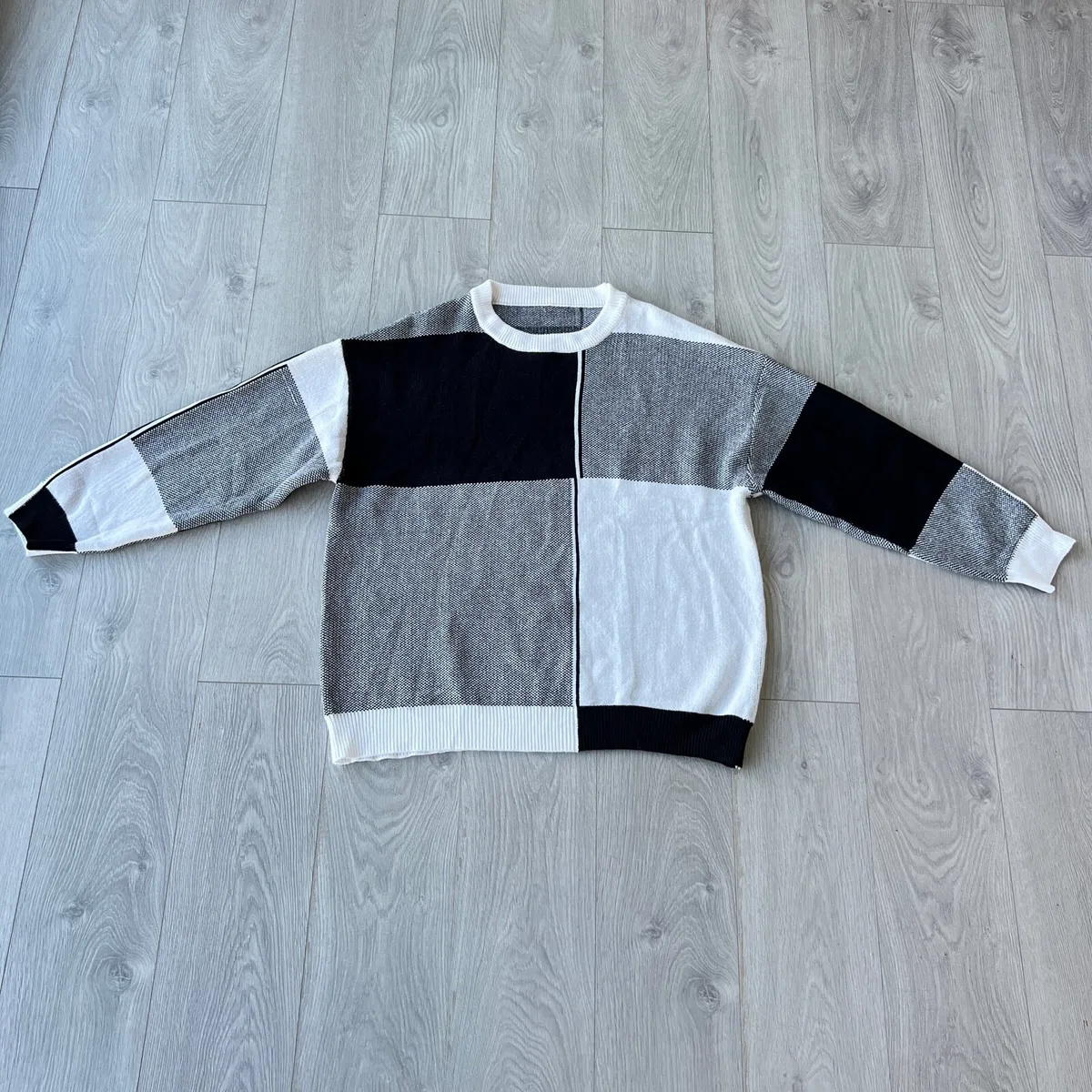 NEW Men’s 3XL Black White Colour Block Knit Jumper - Image 4
