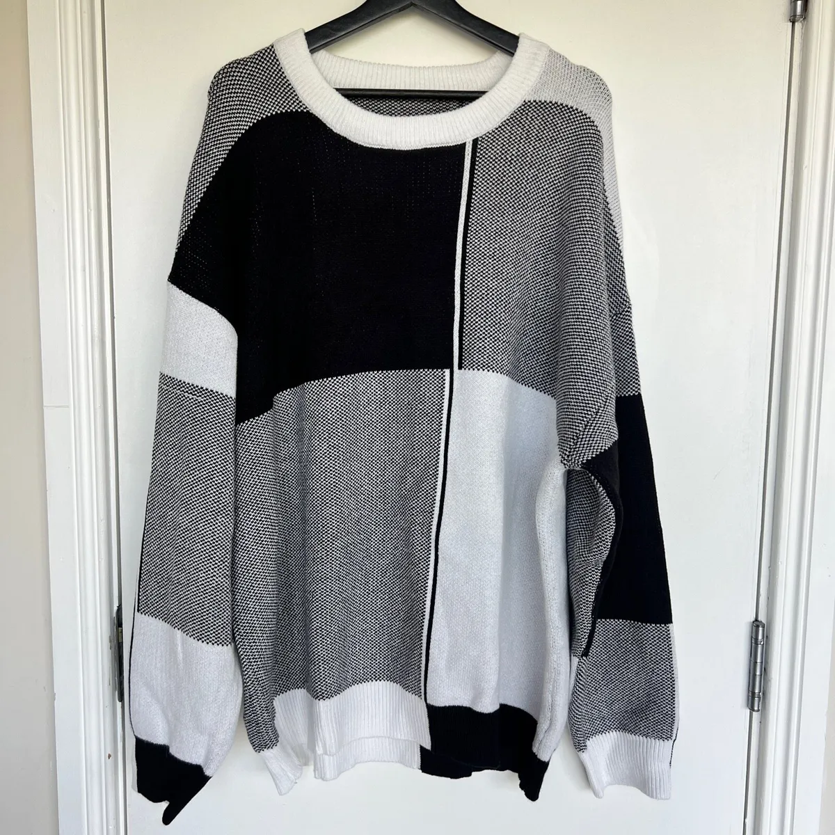 NEW Men’s 3XL Black White Colour Block Knit Jumper - Image 1