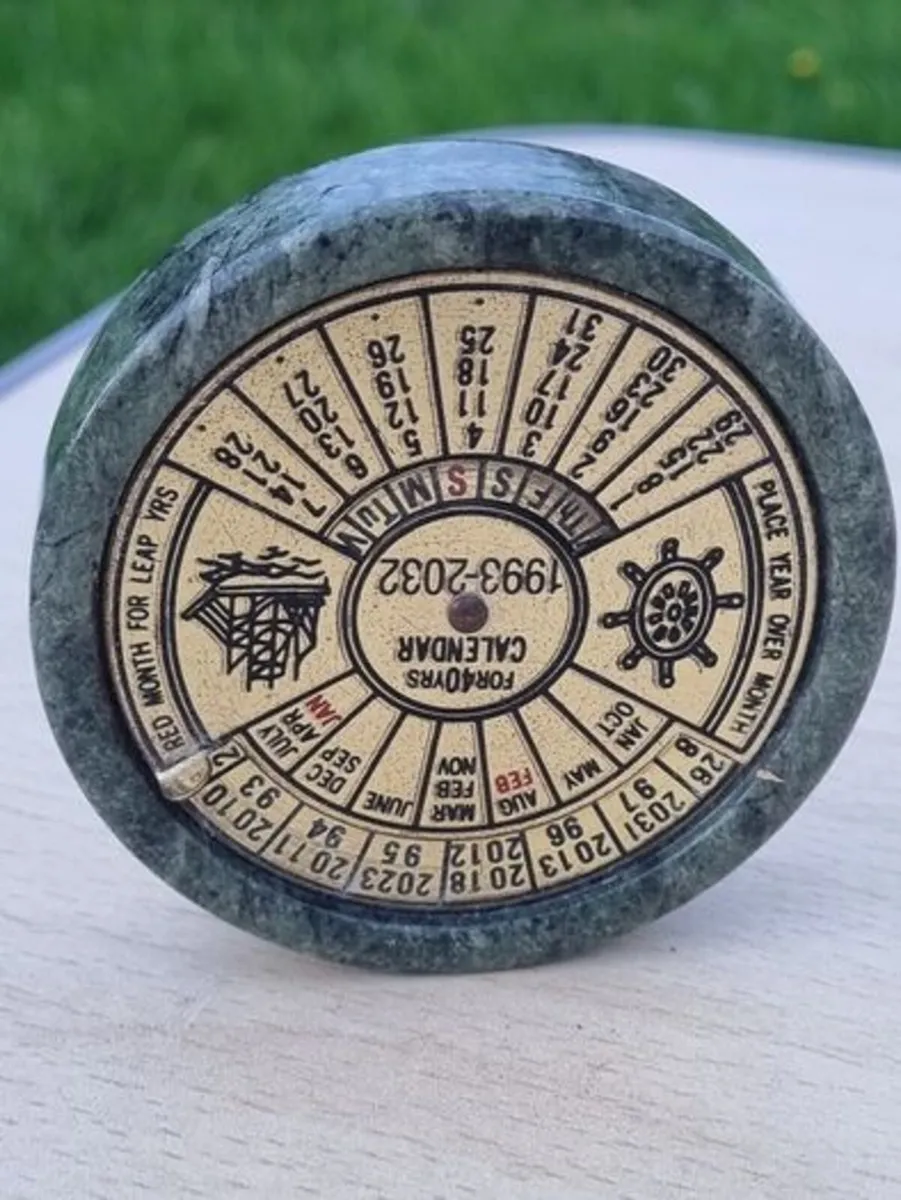 Nautical perpetual calendar (and paperweight) - Image 2