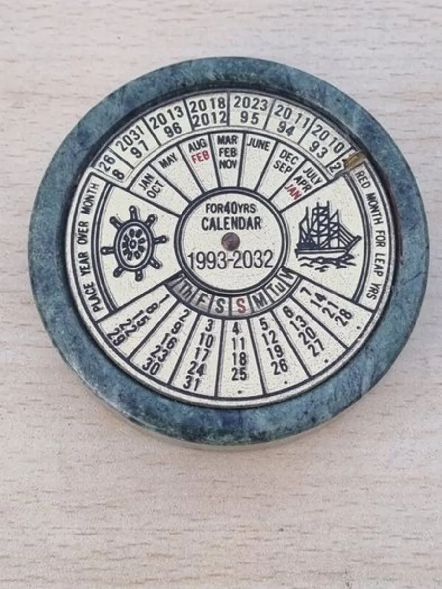 Nautical perpetual calendar (and paperweight) - Image 1