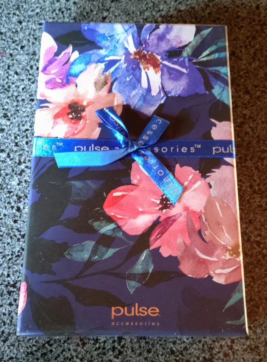 Pulse Accessories Pink Scarf In Box (brand New). - Image 1