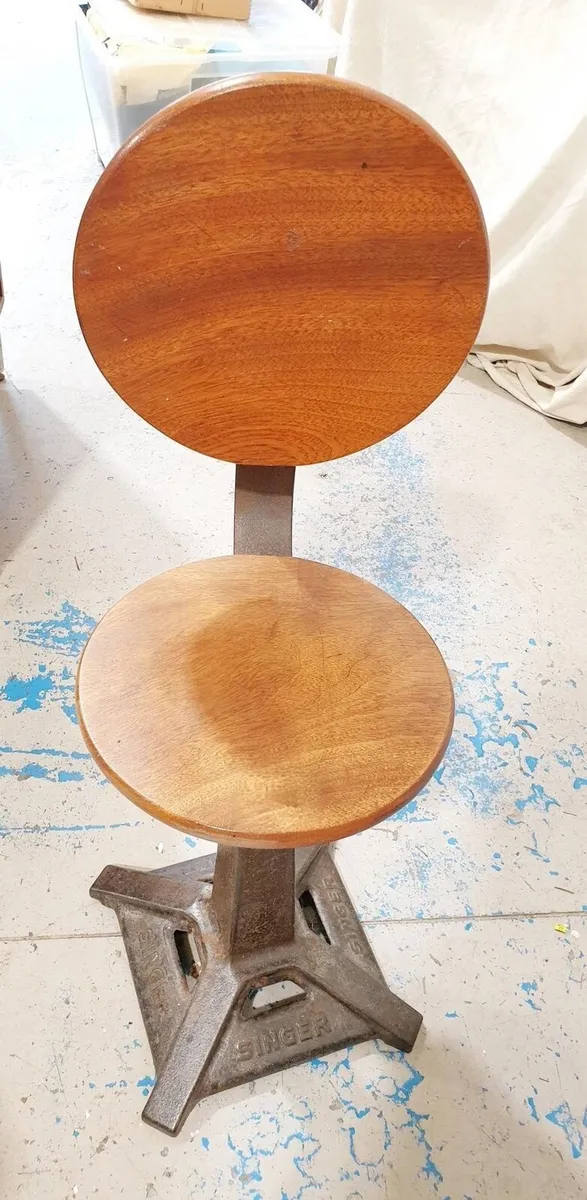 Original Industrial Singer seat - Image 1