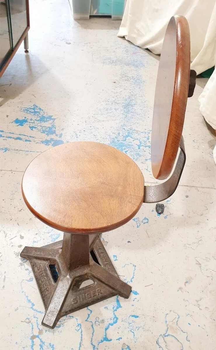 Original Industrial Singer seat - Image 2