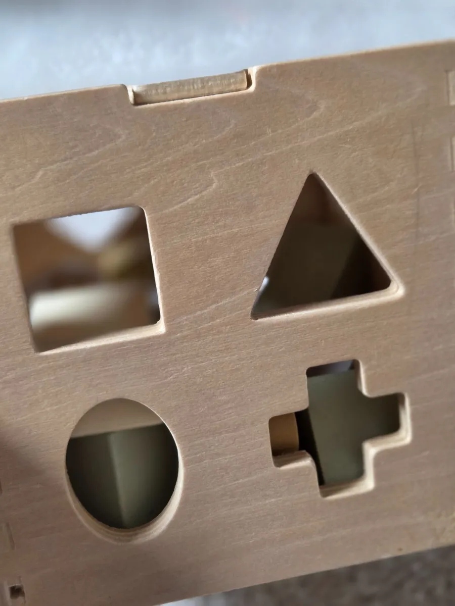 Shape sorting cube wooden toy - Image 3