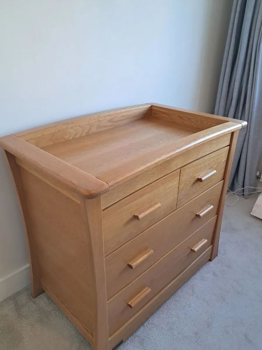Oak changing unit with drawers - Image 4
