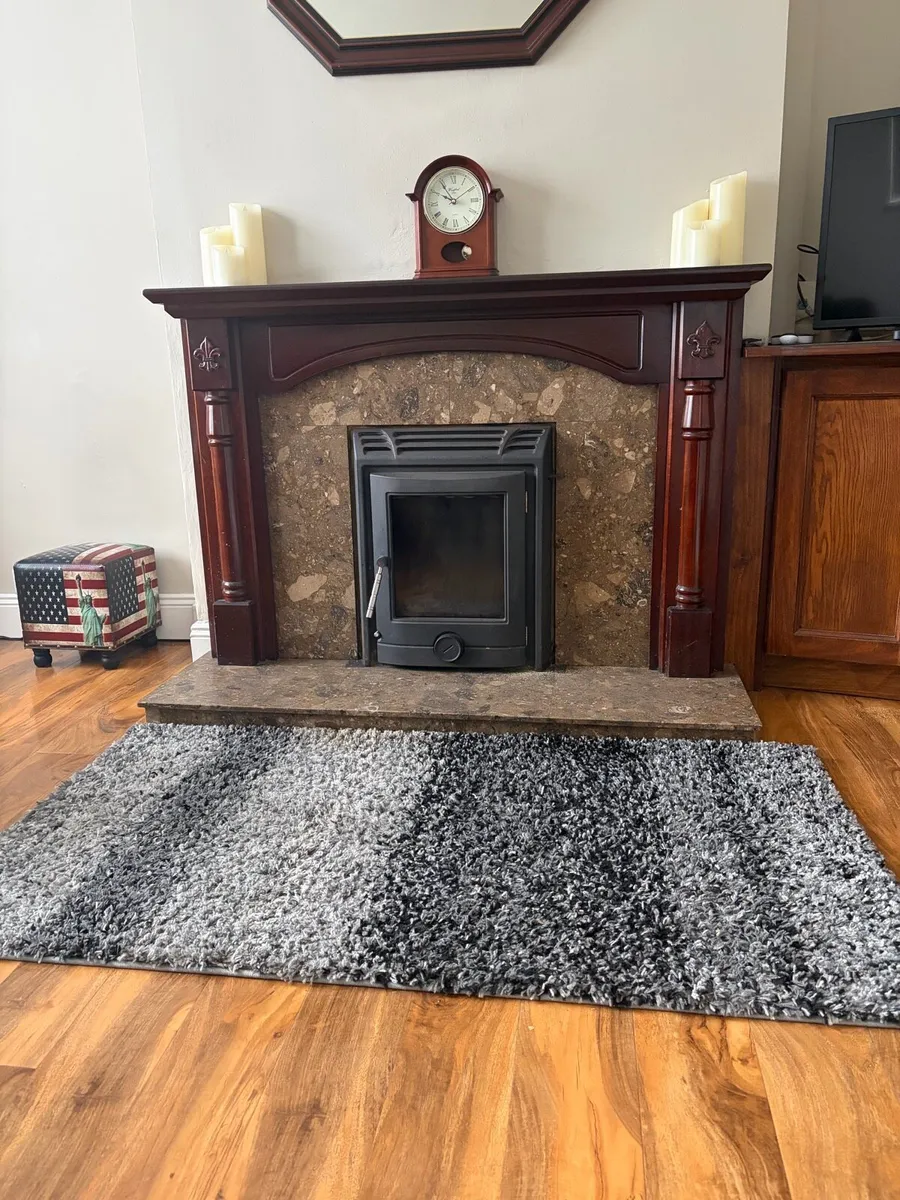 Marble fireplaces with mahogany surrounds - Image 1