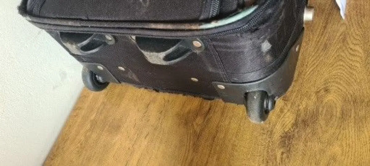 Carry on travel case on wheels ………………………20 - Image 2