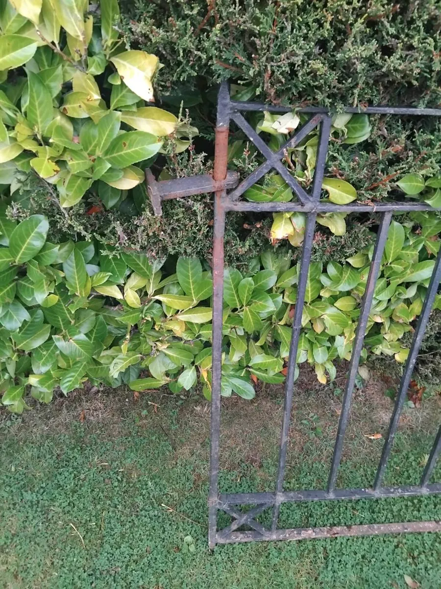Gates - Image 1