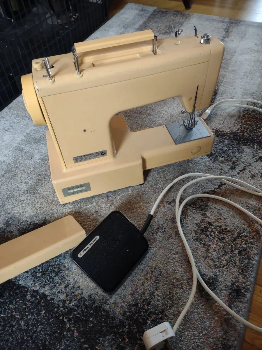 Sewing machine - Image 2