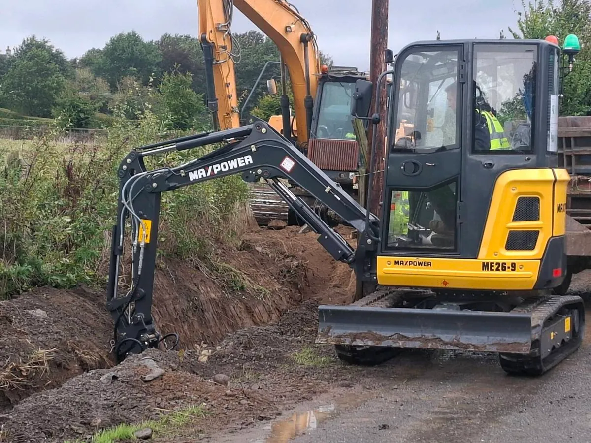 New 3 tonne demo model - Image 2