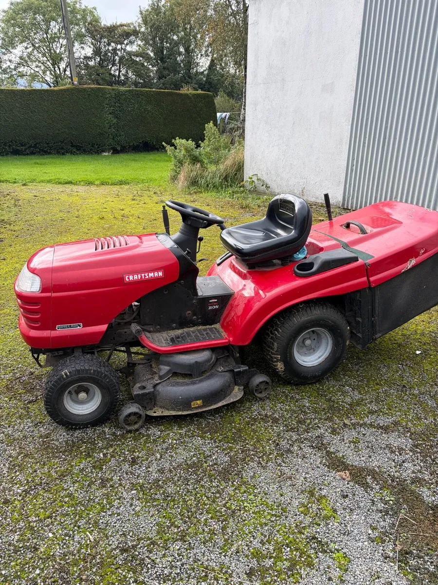 Ride on lawnmower - Image 1