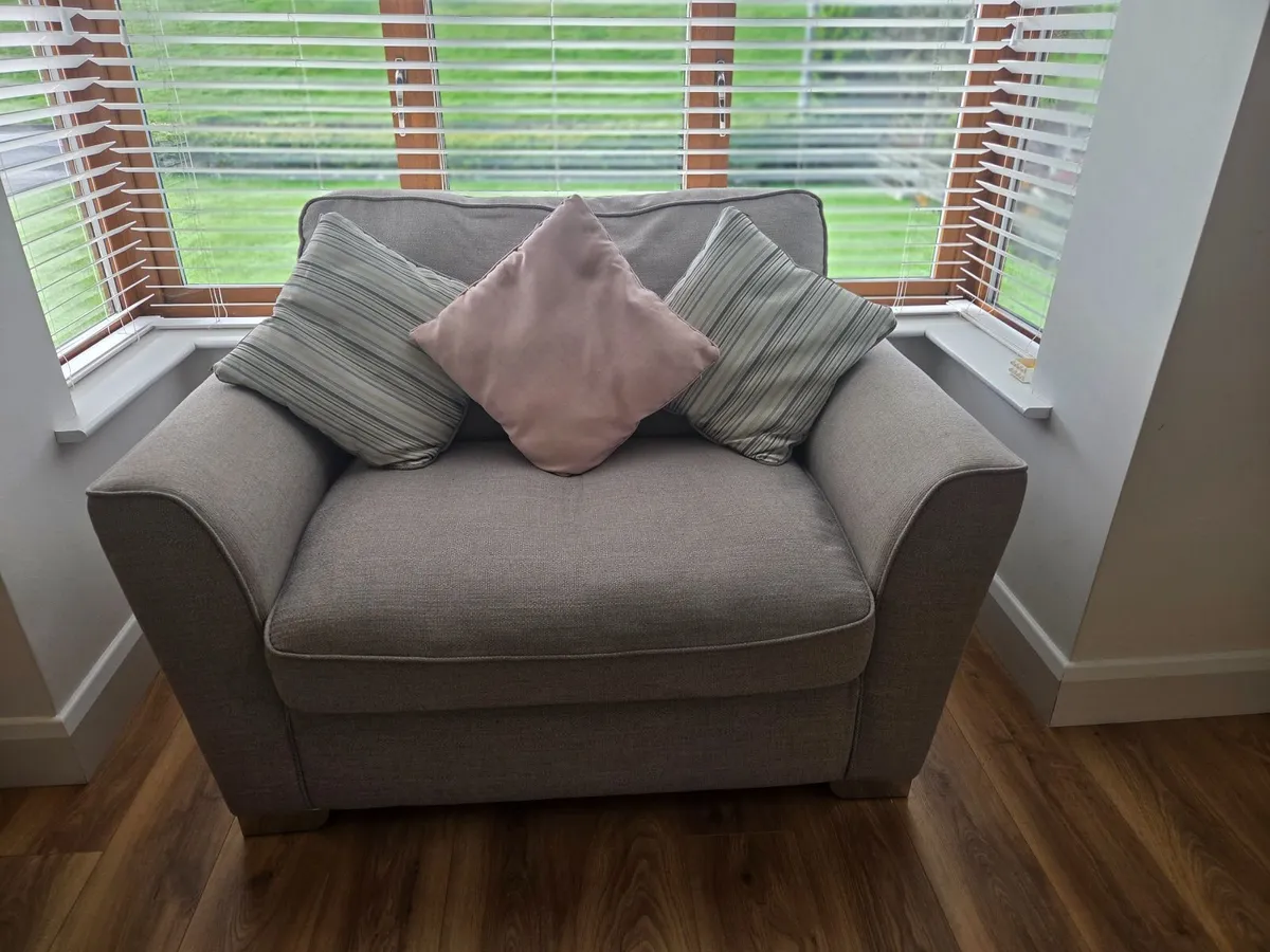 Couch - Image 2