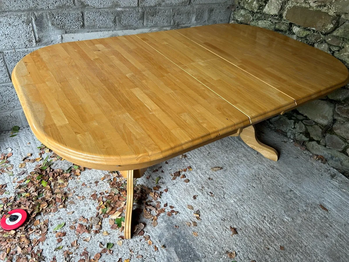 Pine extendable 6 to 10 person table - Image 2