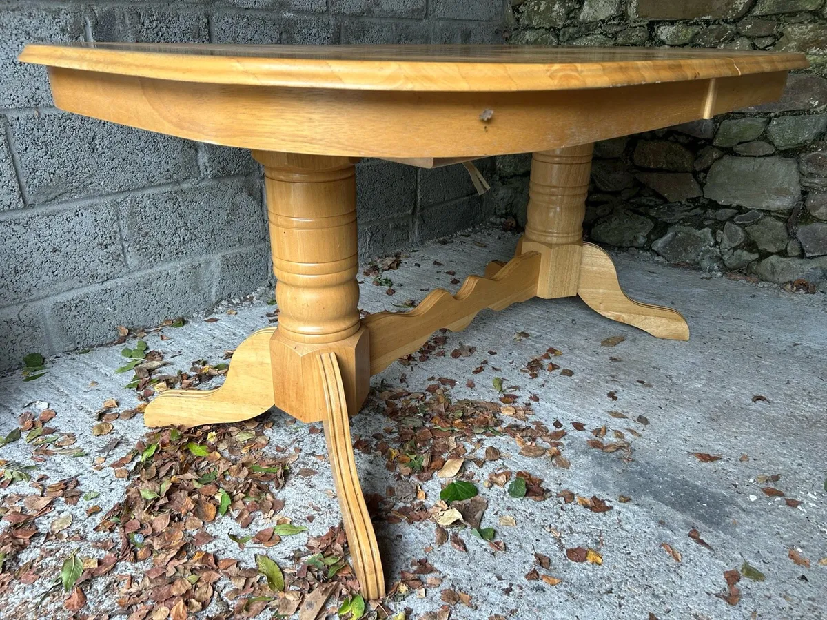 Pine extendable 6 to 10 person table - Image 3