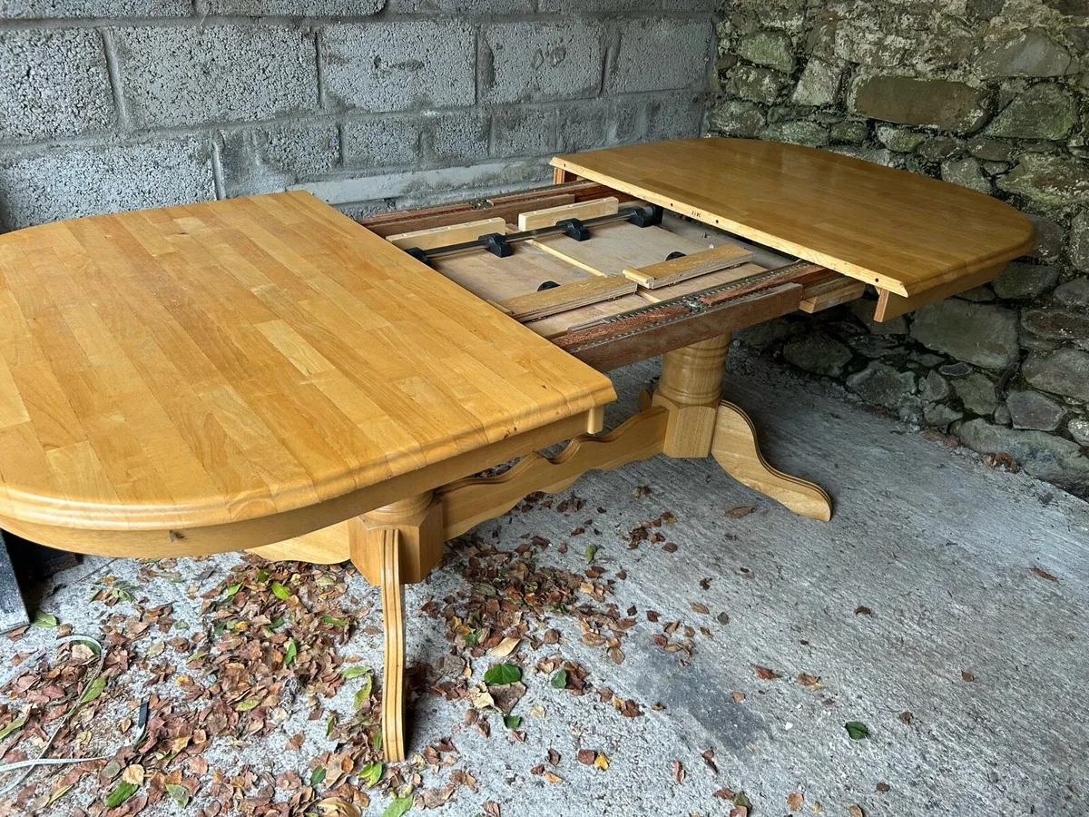 Pine extendable 6 to 10 person table - Image 4
