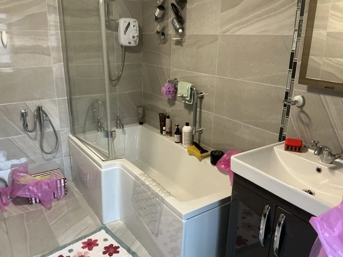 bath and toilet - Image 2
