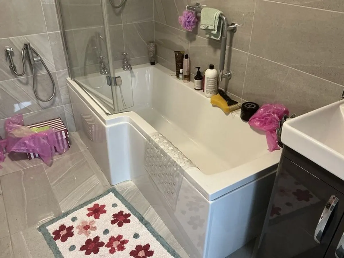 bath and toilet - Image 3