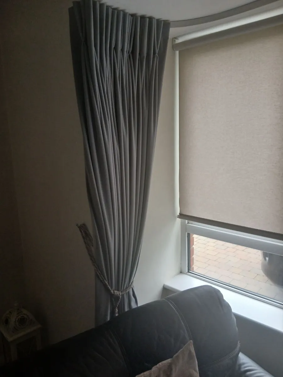 Curtains - Image 2