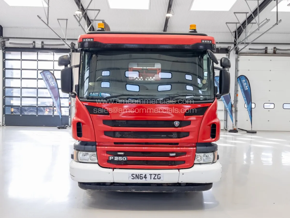 2014 SCANIA P250 SKIP LOADER - Image 3