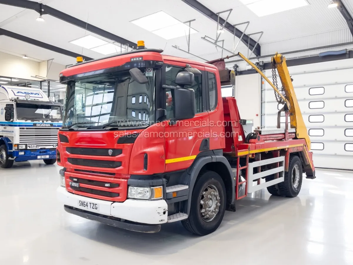 2014 SCANIA P250 SKIP LOADER - Image 4