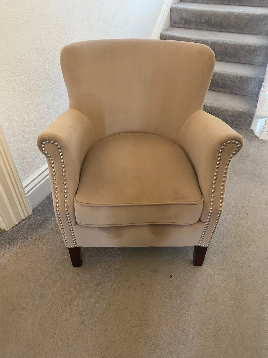 Velvet bedroom chair - Image 1