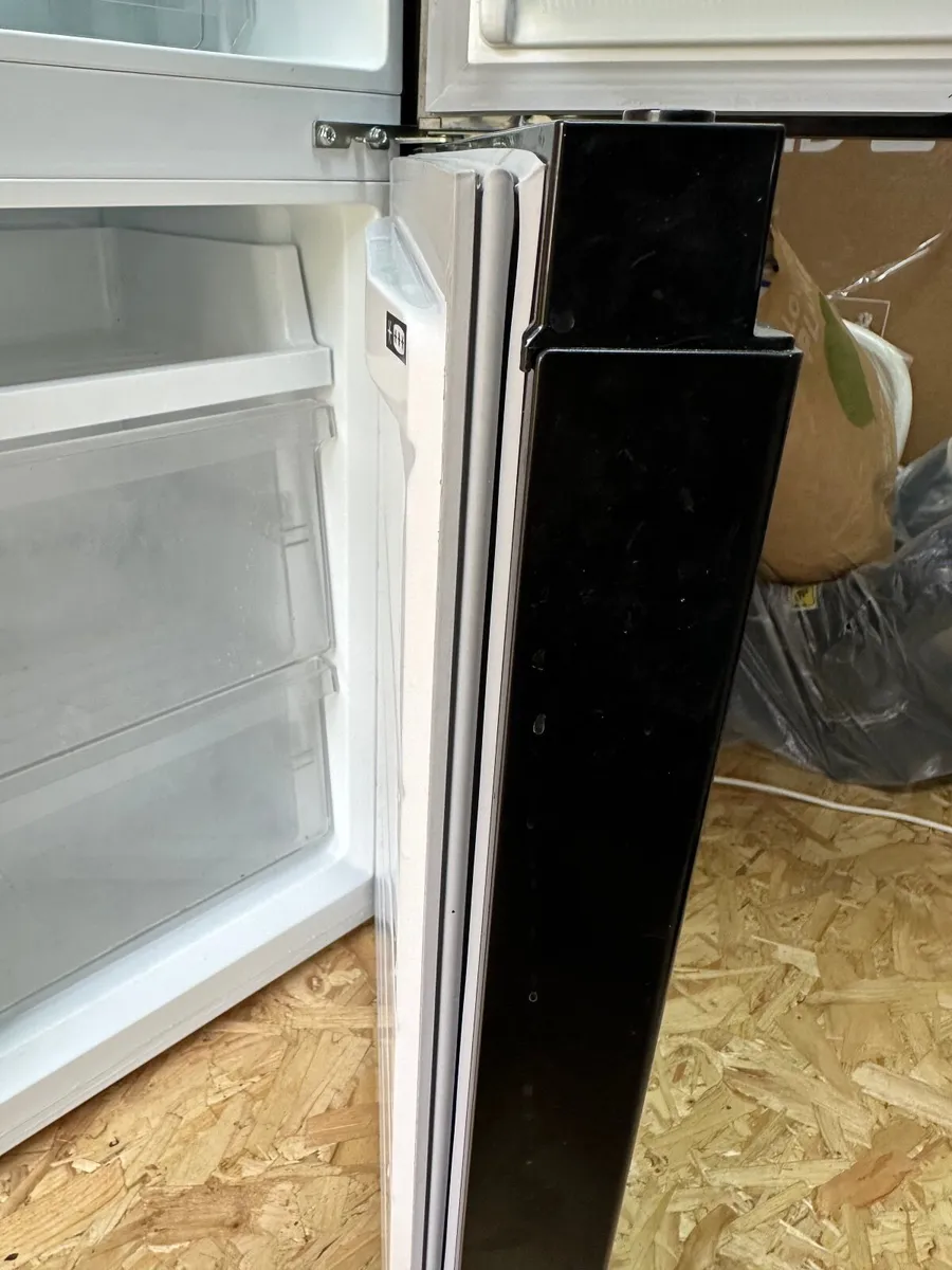 LOGIK Black Fridge Freezer – Excellent Condition - Image 4