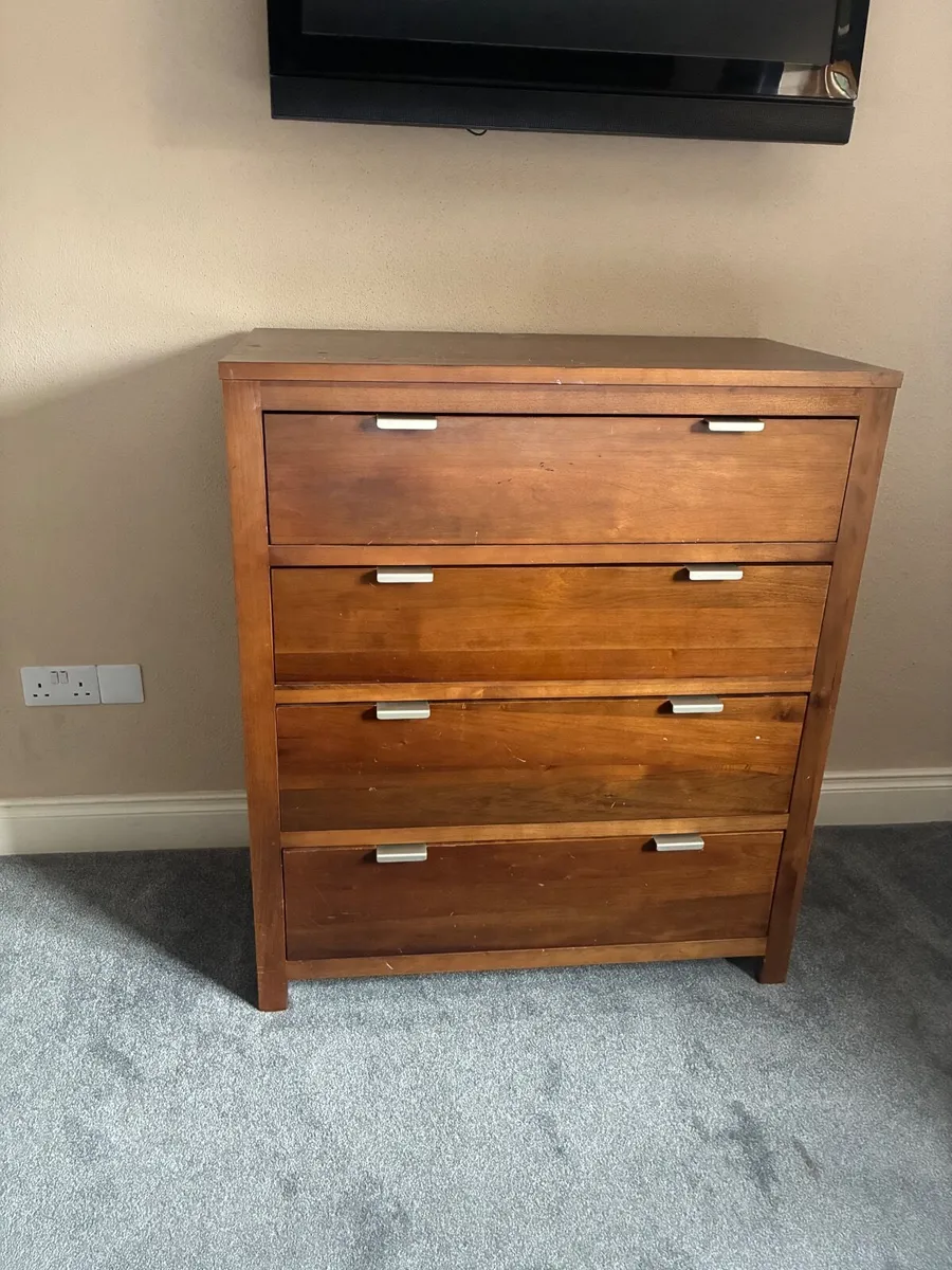 Chest of drawers