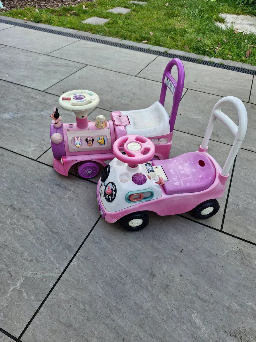 Kids sit on car free