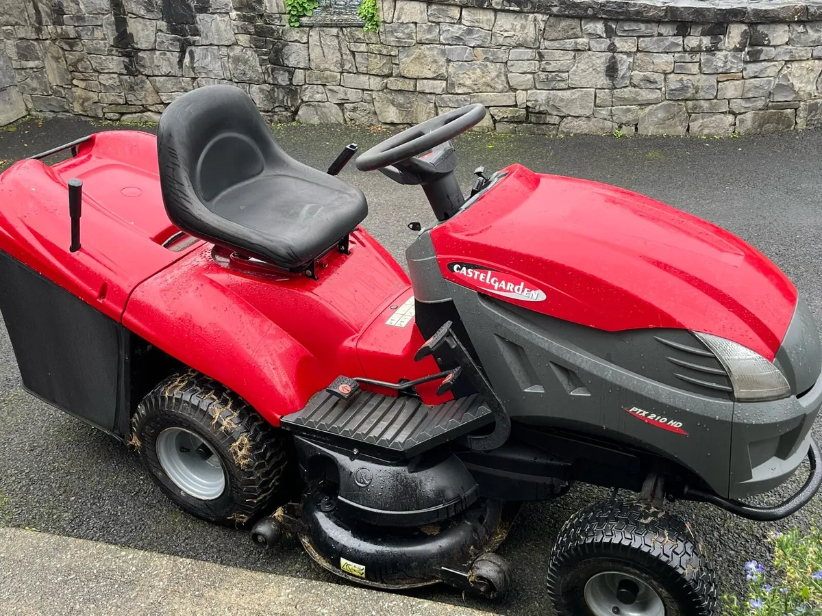Castlegarden 22HP hydro ride on lawnmower - Image 1