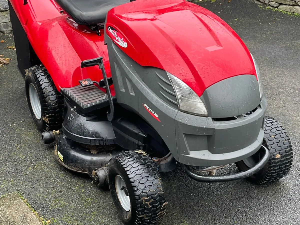 Castlegarden 22HP hydro ride on lawnmower - Image 4
