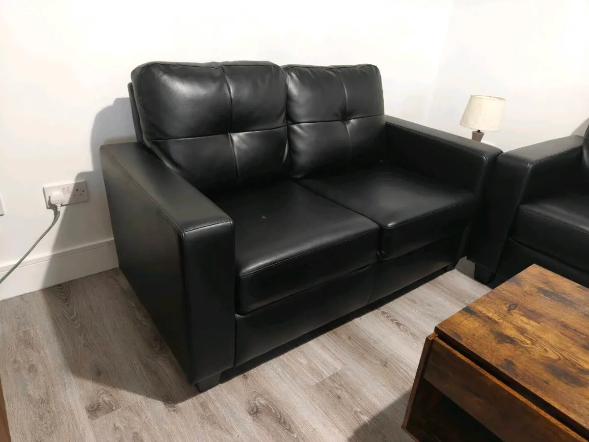 Black puffer couch - Image 4