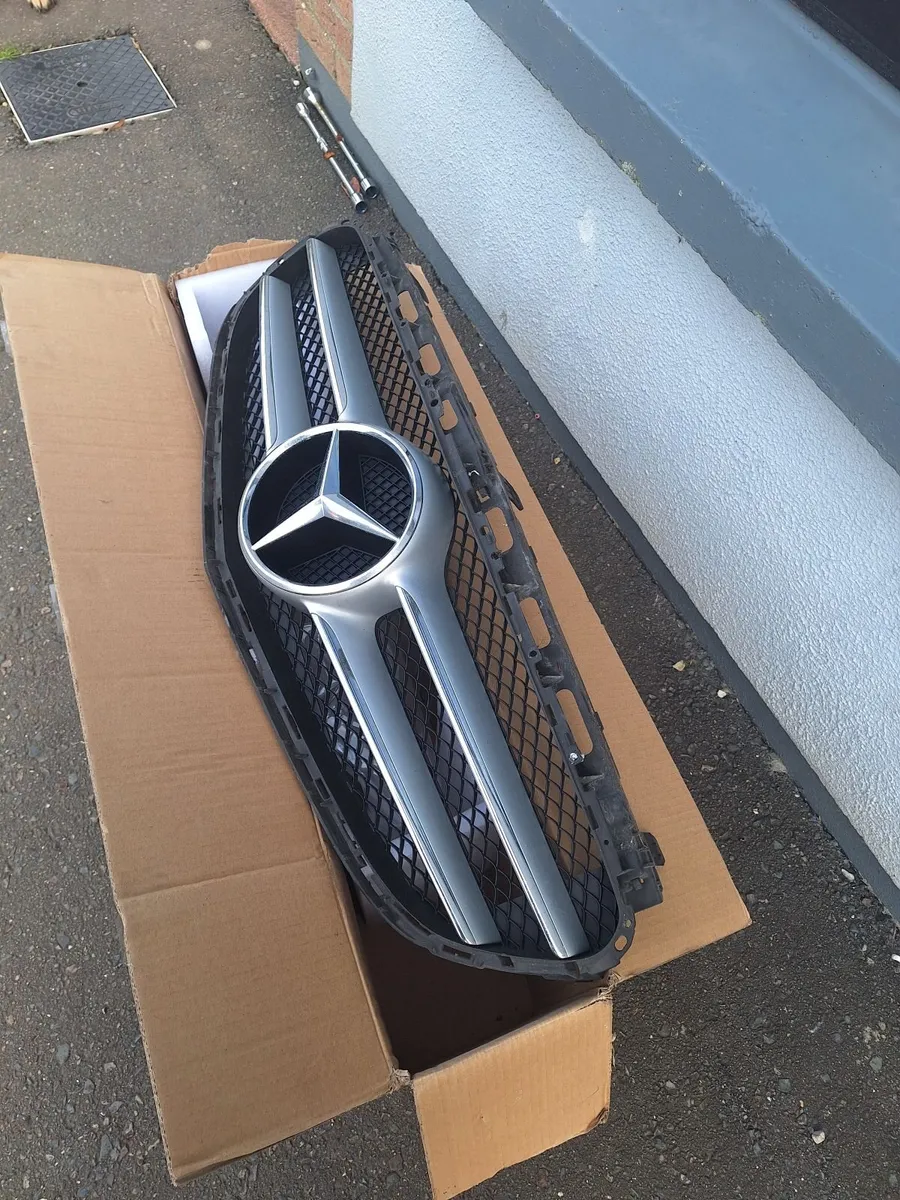 Front grille for mercedes E class W212