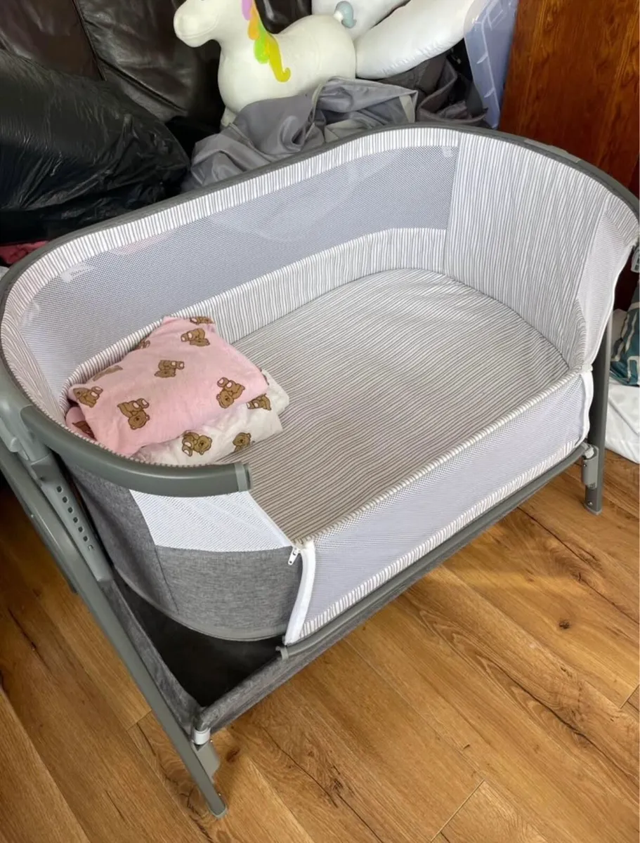 Bubba and me plus bedside crib - Image 1