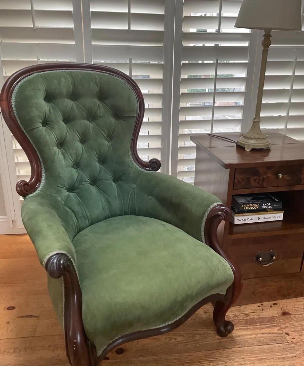 Laura ashley deep buttoned armchair in VGC - Image 4