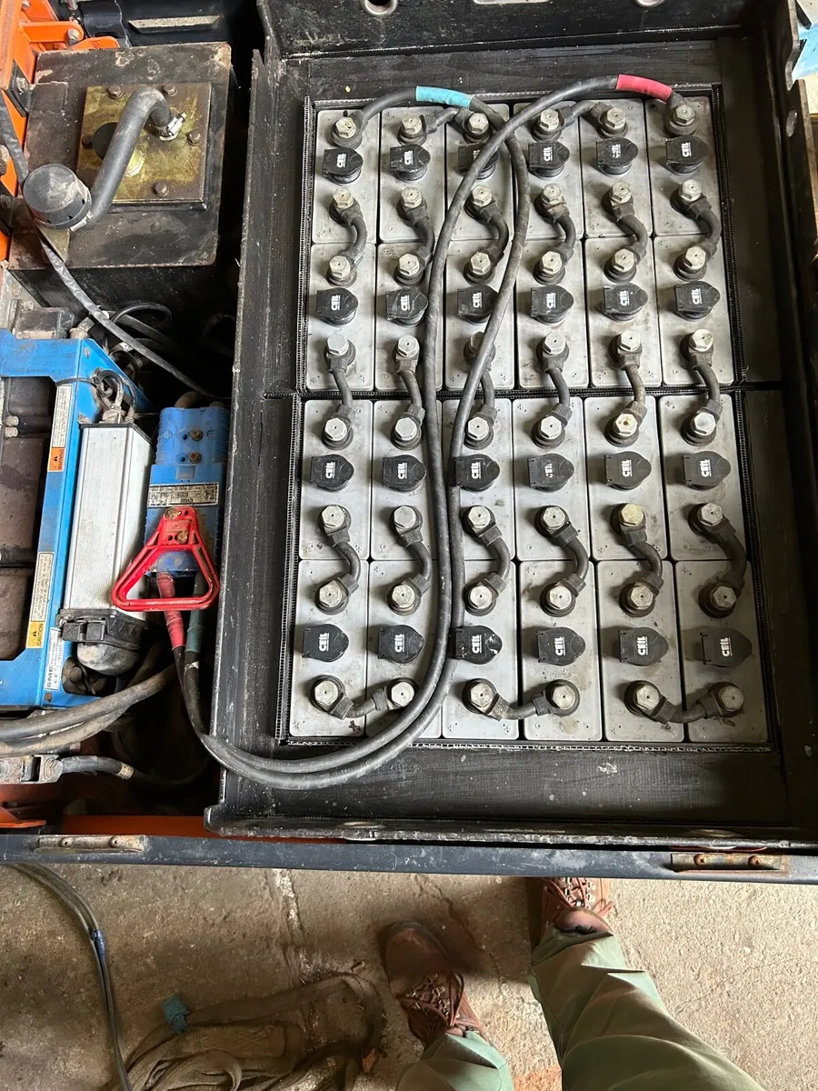 Electric Forklift - Image 4