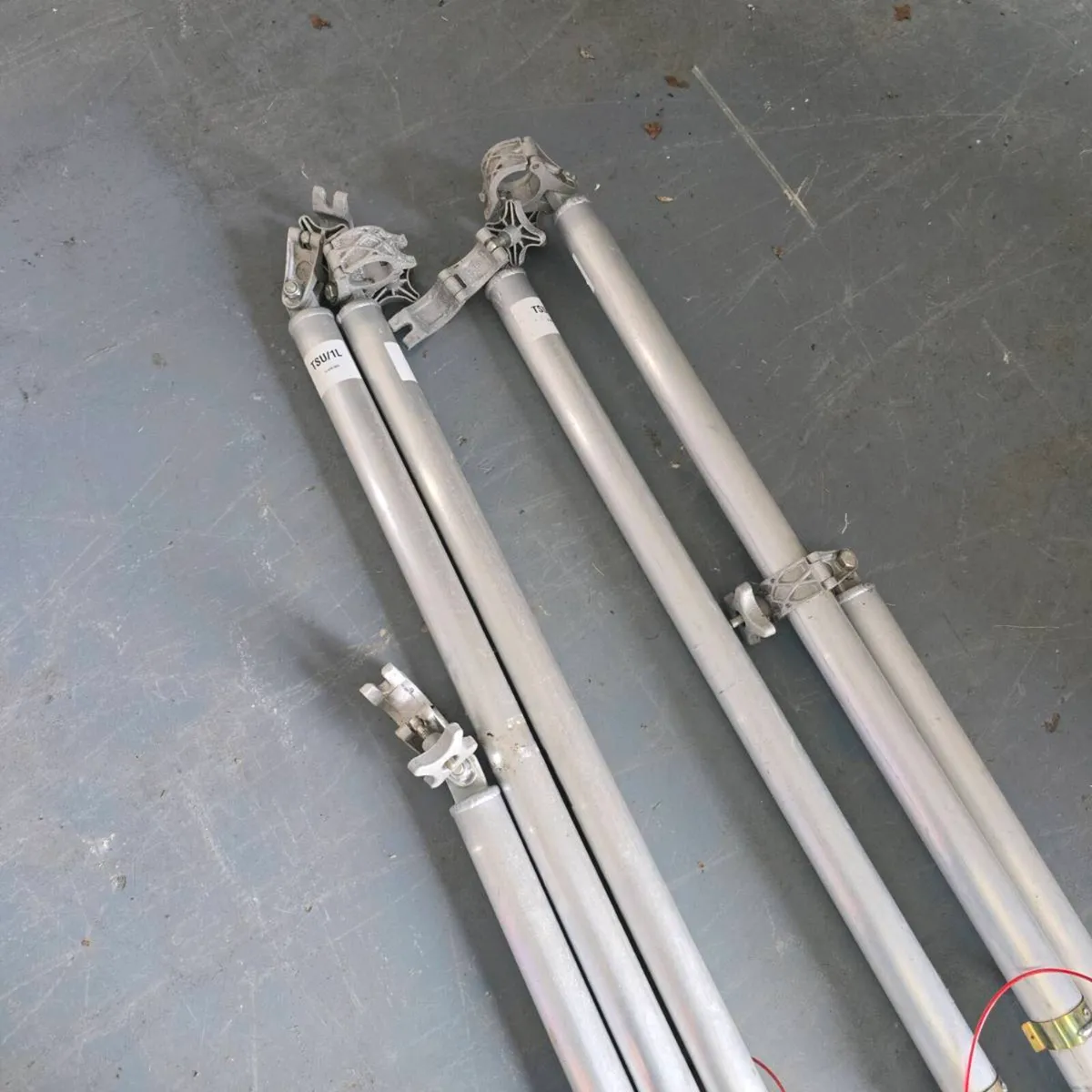 Aluminium stabilisers x 4 - Image 1