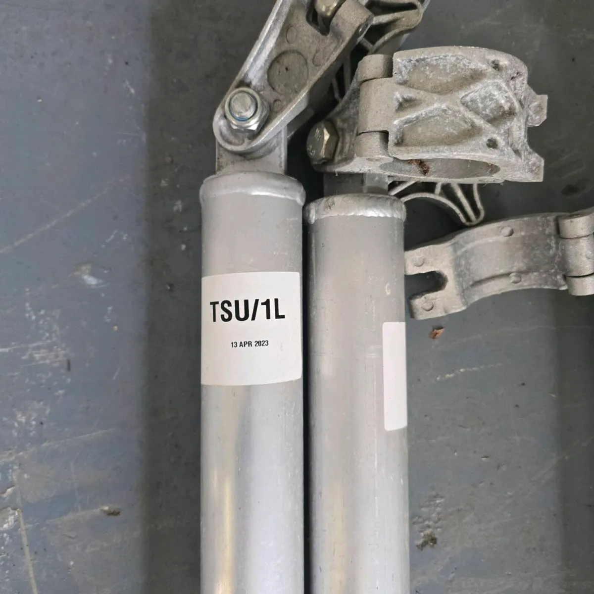 Aluminium stabilisers x 4 - Image 2