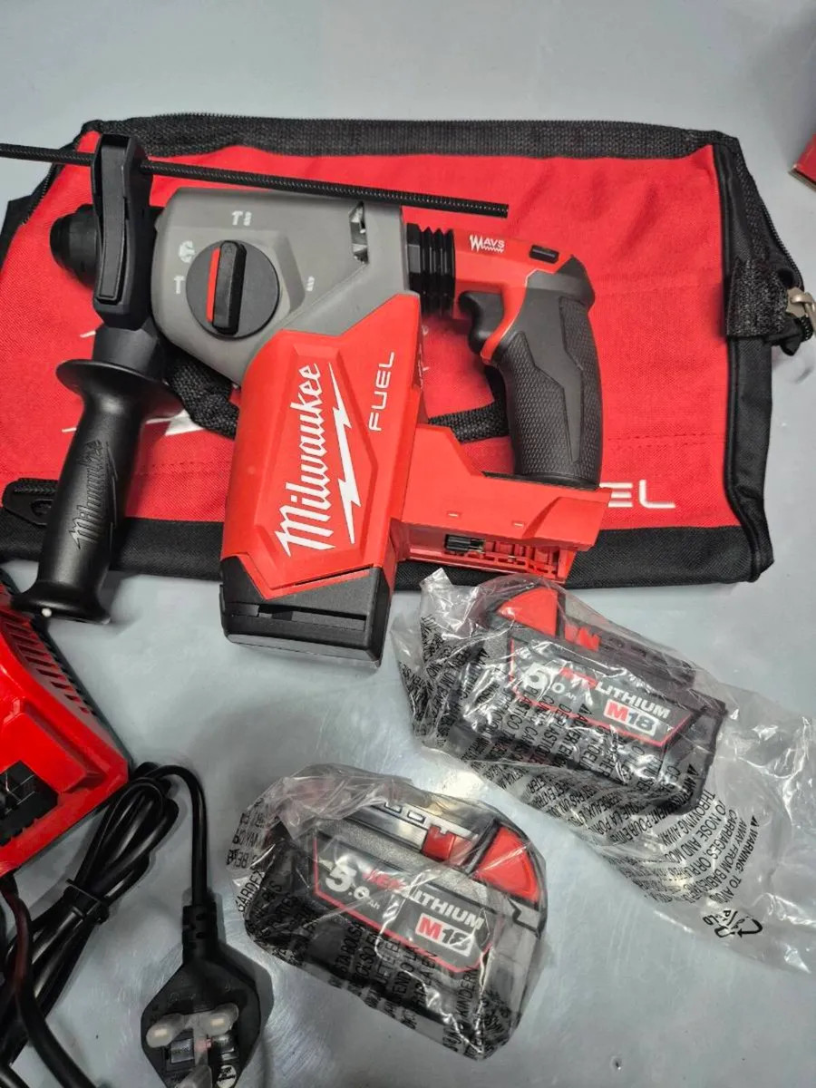 Milwaukee M18 Fuel SDS-PLUS Hammer Drill Kit - Image 2