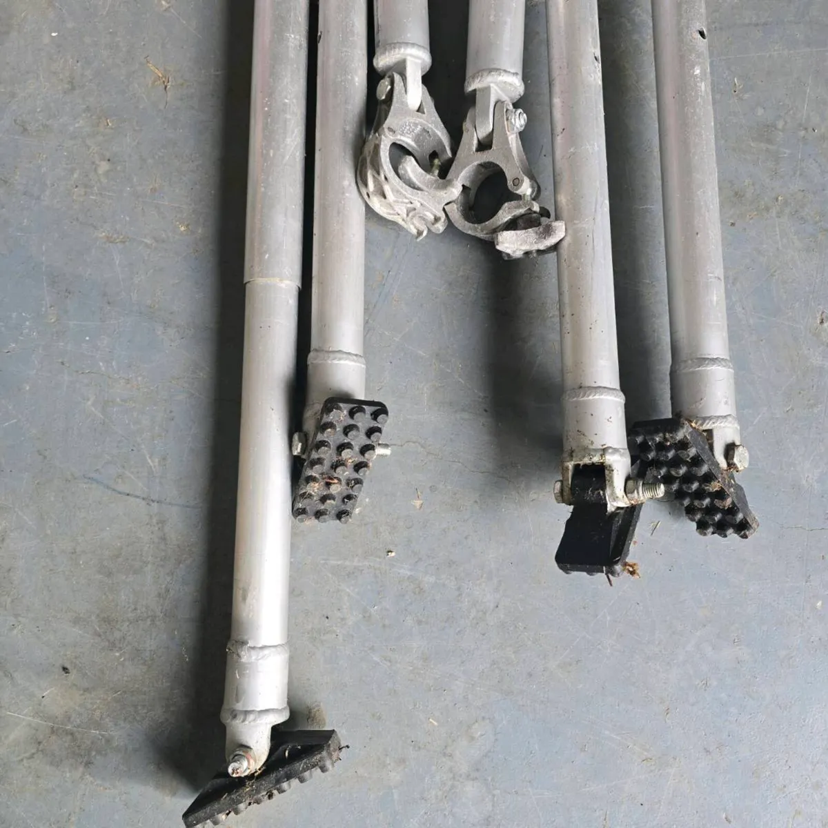 Aluminium stabilisers x 4 - Image 4