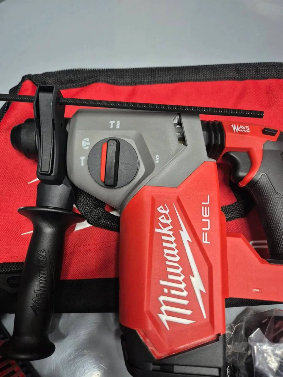 Milwaukee M18 Fuel SDS-PLUS Hammer Drill Kit - Image 3