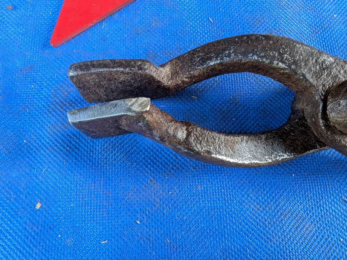 Blacksmiths Flat Tongs - Image 3