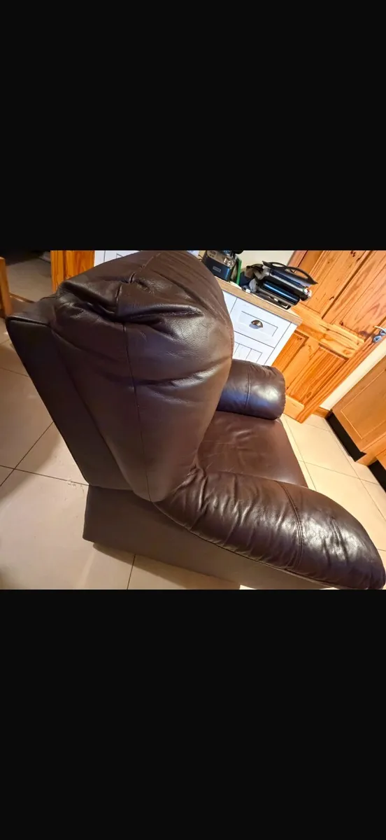 Leather brown armchair with mint condition - Image 2