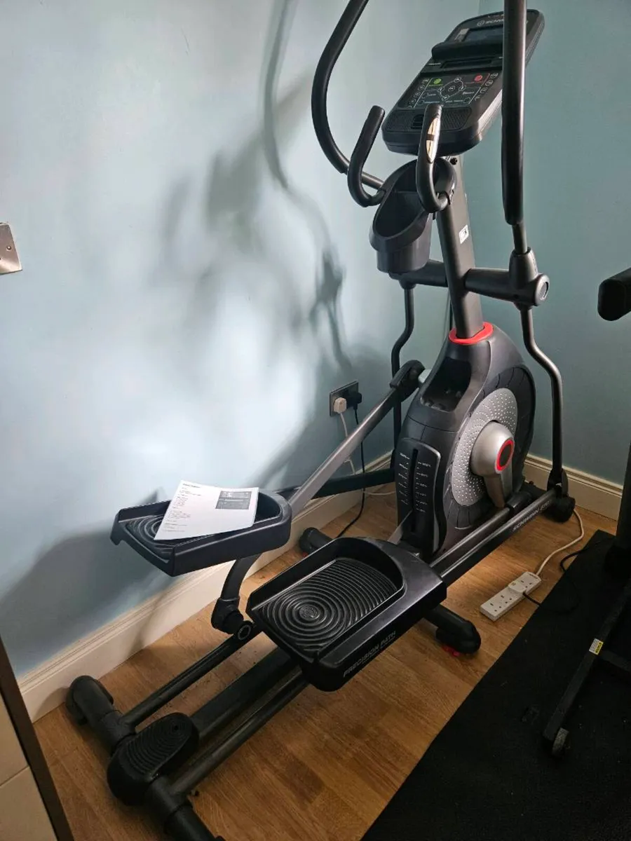 Elliptical Cross Trainer Schwinn 570E - Image 1