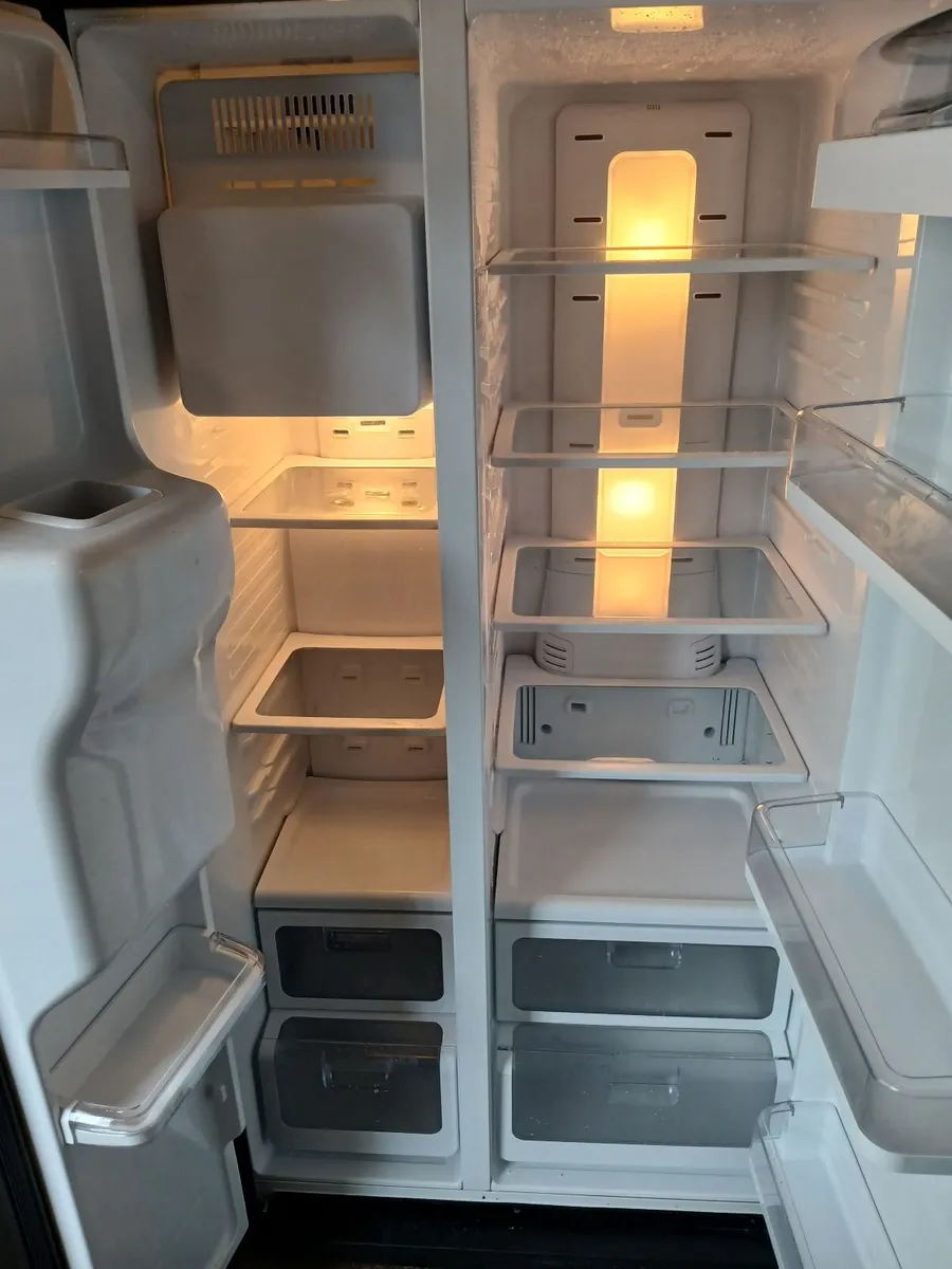 SAMSUNG AMERICAN FRIDGE AND FREEZER - Image 2