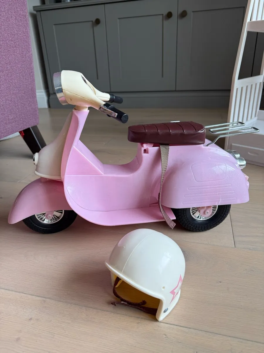 Our Generation Car/Motarbike/Bed/Dolls Bundle - Image 4