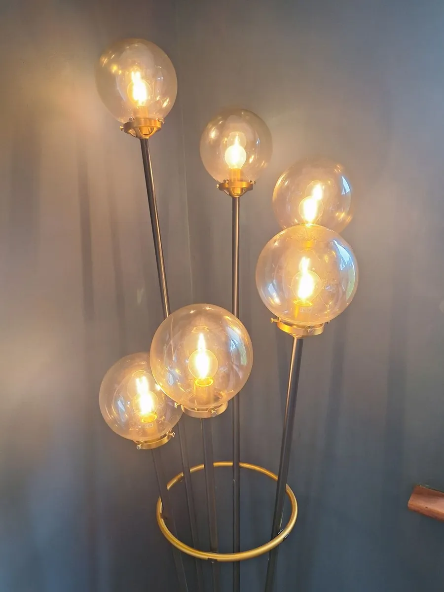 Beautiful 6 Globe Lamp - Image 1