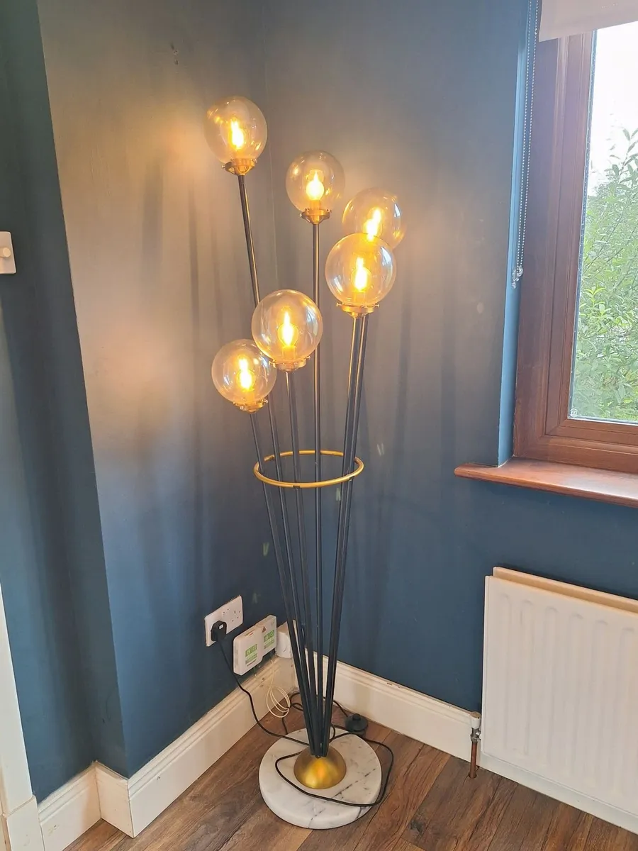 Beautiful 6 Globe Lamp - Image 2