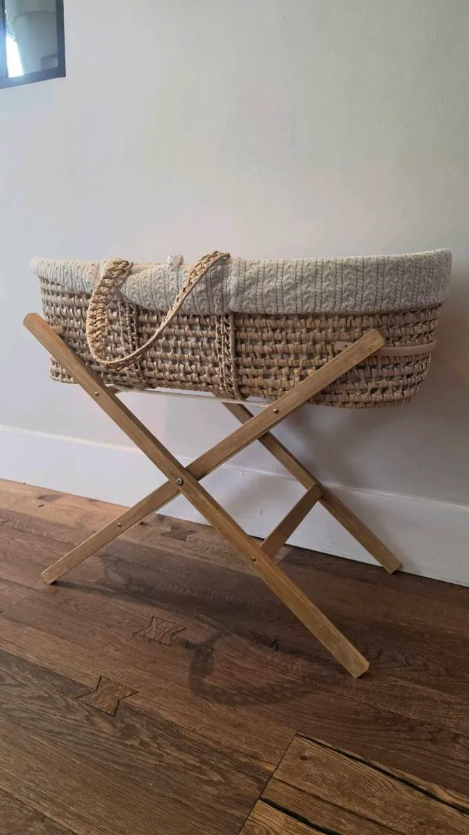Little Green Sheep Moses Basket and mattress - Image 2