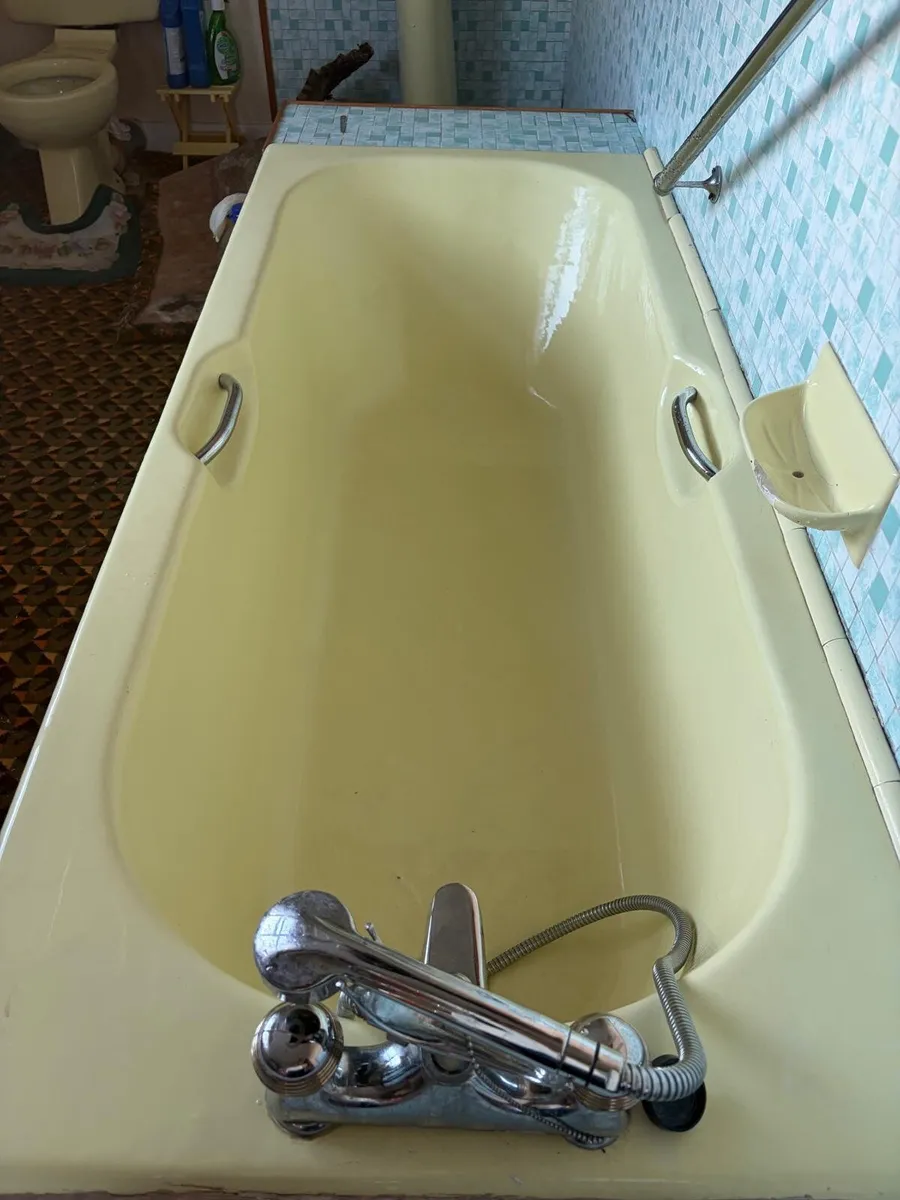 Retro Primrose Yellow Bathroom Suite - Image 1